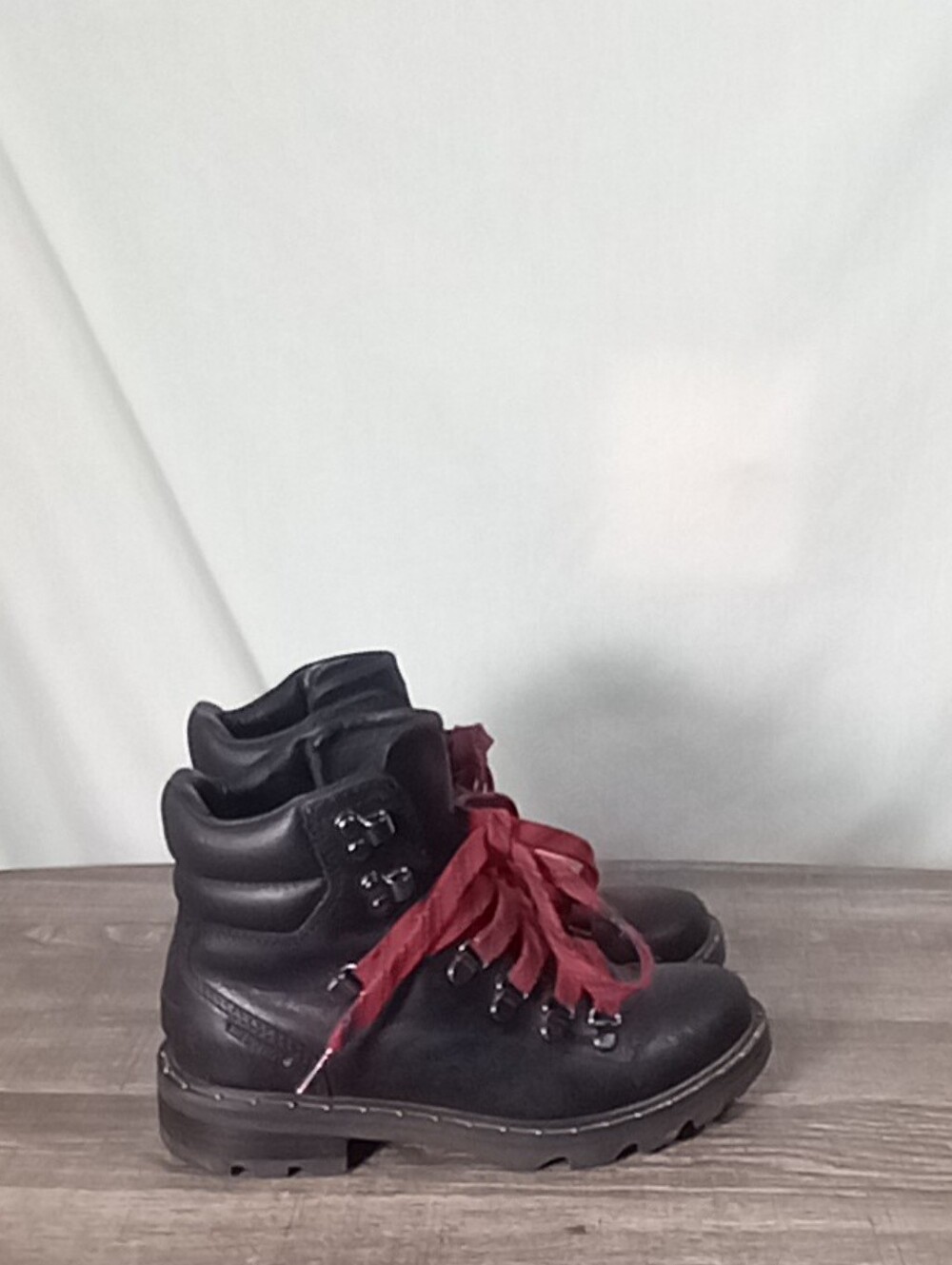 Sorel Black Lennox Waterproof Hiker Boot Size 6